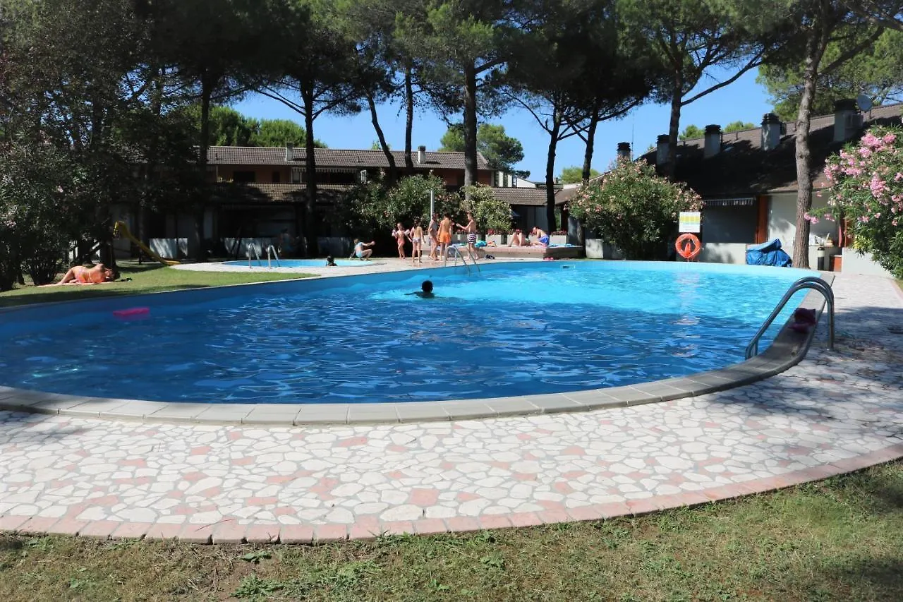 Colorful Apartment With Shared Pool And Garden Bibione
