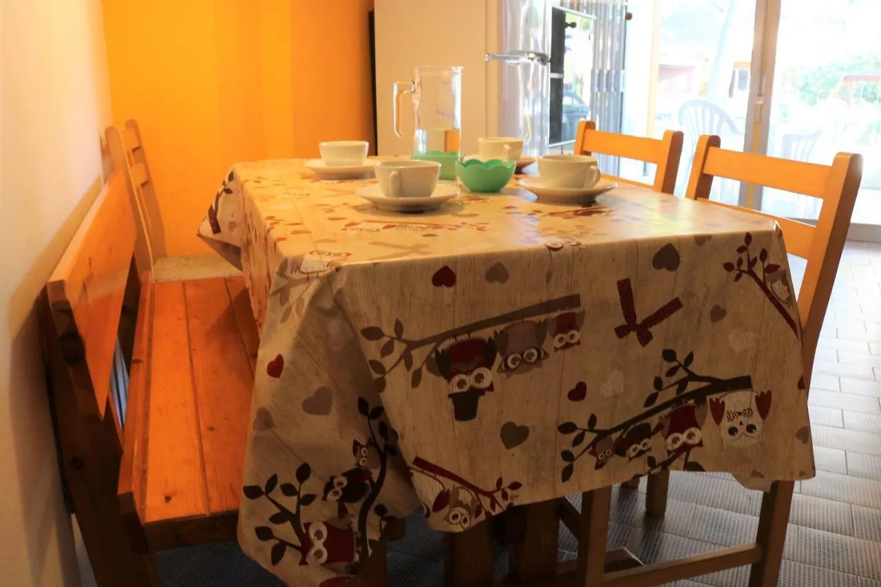 Colorful Apartment With Shared Pool And Garden Bibione Włochy