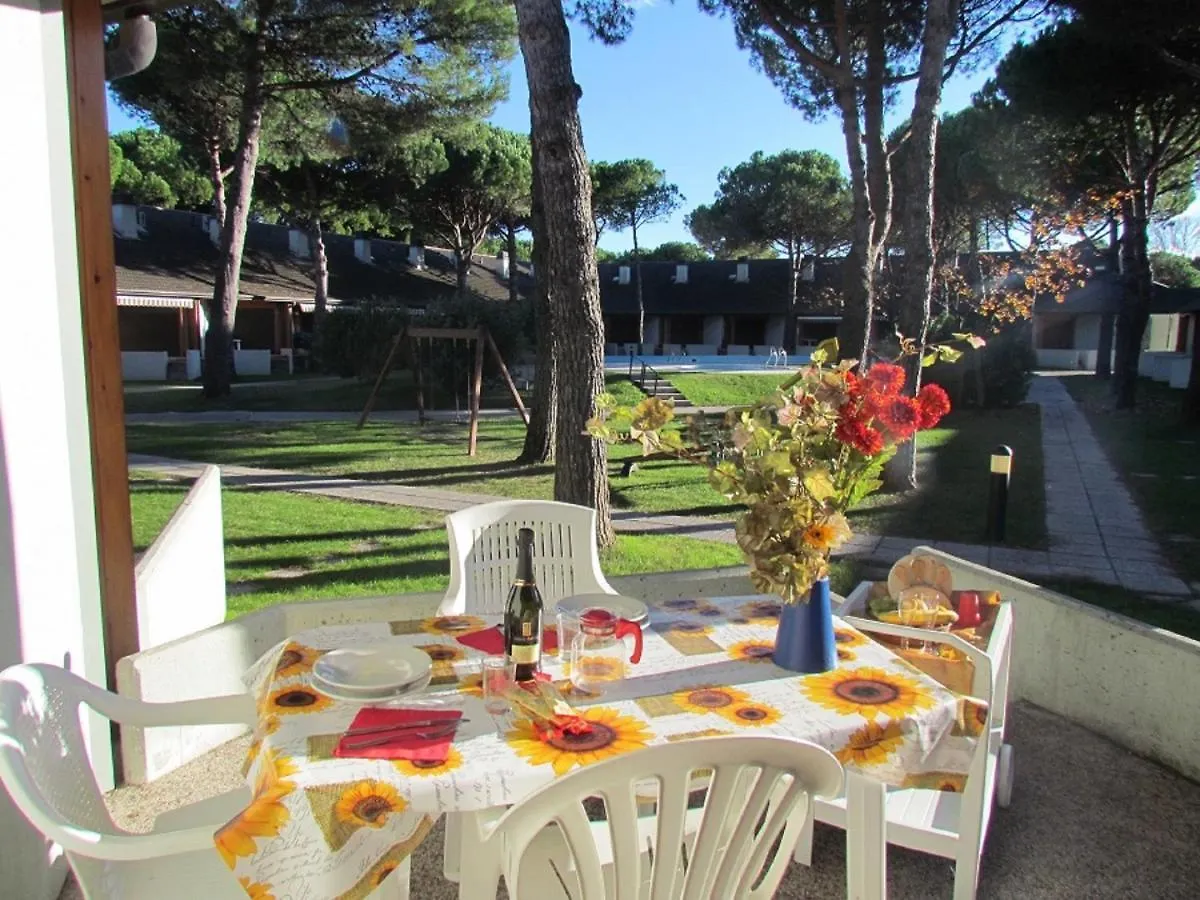 Colorful Apartment With Shared Pool And Garden Bibione 0*,  Włochy