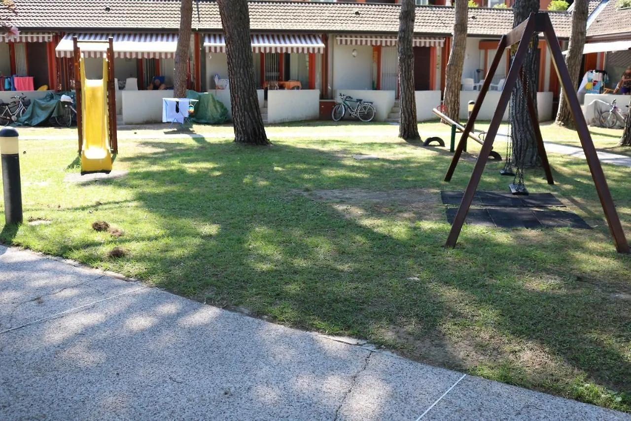 Colorful Apartment With Shared Pool And Garden Bibione